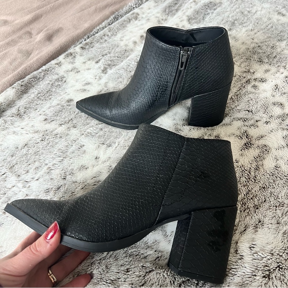 Women’s Qupid Pointed Toe Boots 7.5